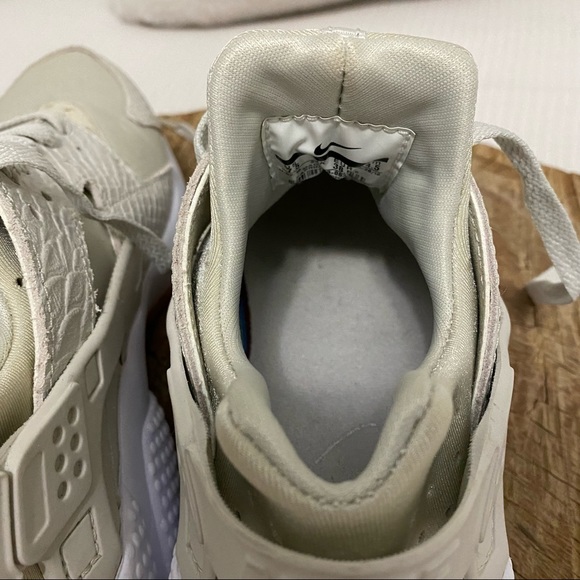 Nike Air Huarache Limited Edition Women’s Size 7.5 Premium Beige/Tan - Picture 12 of 16